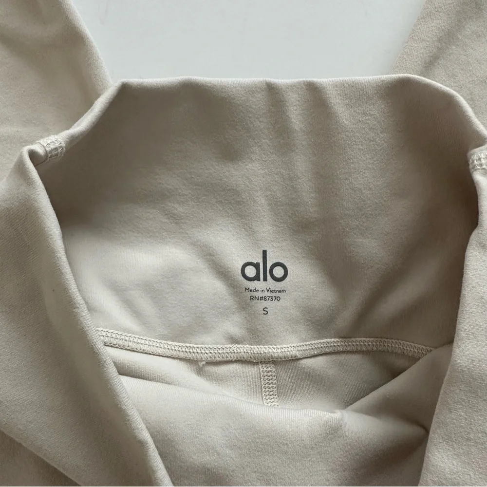 Alo Yoga Off The Grid Capri Color Bone Size Small - Picture 9 of 14